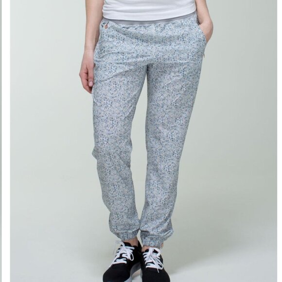 lululemon athletica Pants - Lululemon Bring Back The Track Pant Women's Size 4 Petite Fleur Athleisure
